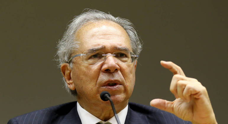 Ministro da Economia, Paulo Guedes, fala à imprensa