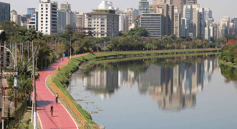 Rio Pinheiros tem 85% dos pontos de medição dentro das metas de limpeza