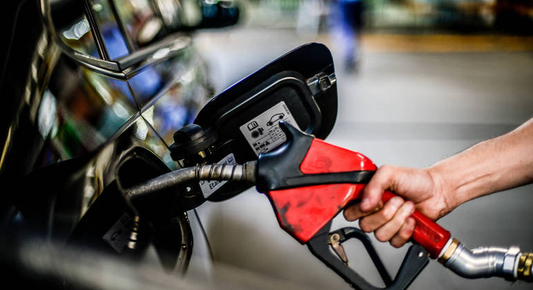 Preço médio da gasolina supera R$ 6 em 19 estados e no DF
