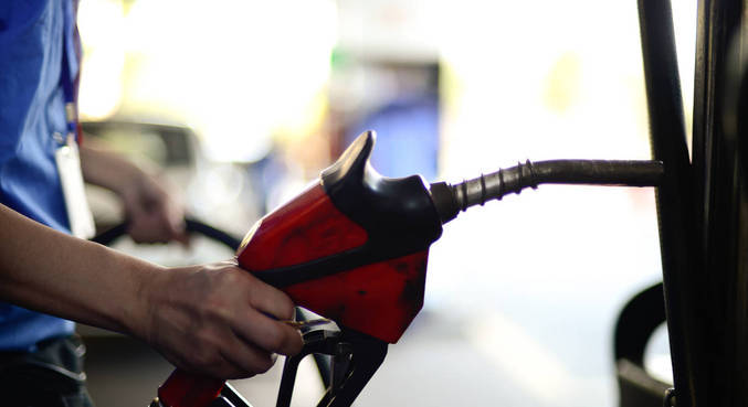 O preço da gasolina subiu mais de 40% nos últimos 12 meses