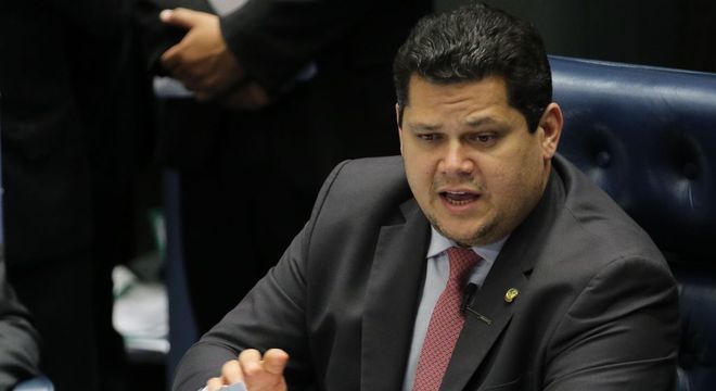 O presidente do Senado, Davi Alcolumbre, quer lei que combata o avanço de fake news