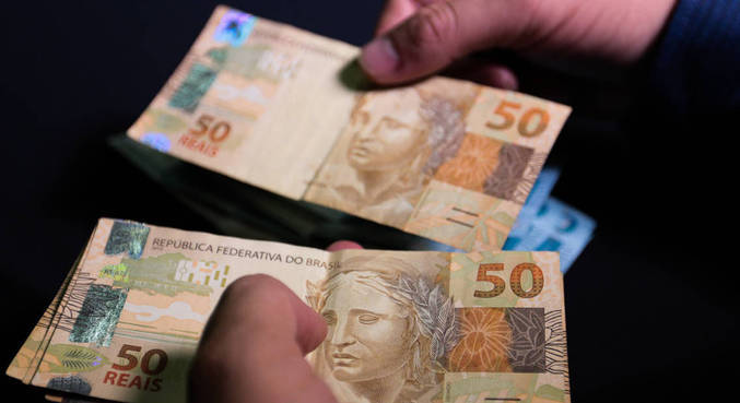 Salário dos brasileiros recuou de R$ 2.789 para R$ 2.548 em um ano