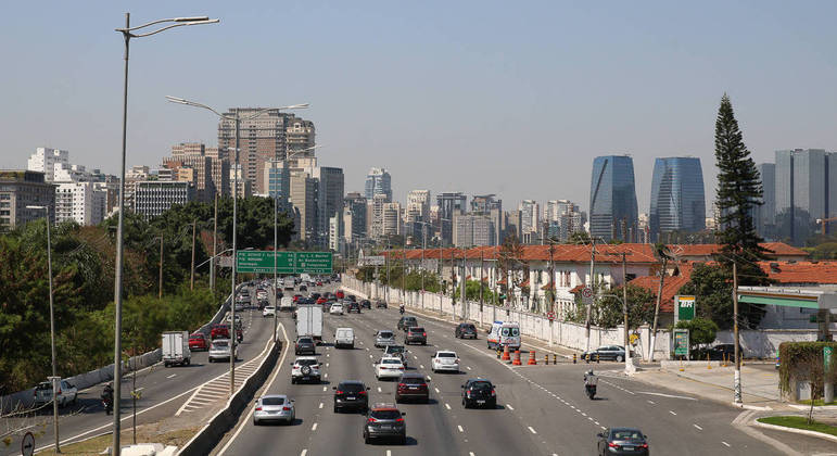 Rodízio de veículos na capital paulista está suspenso a partir desta segunda-feira (20)