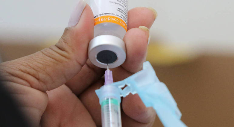 Passaporte da vacina faz procura por doses contra a Covid-19 triplicar em Diadema, na Grande SP