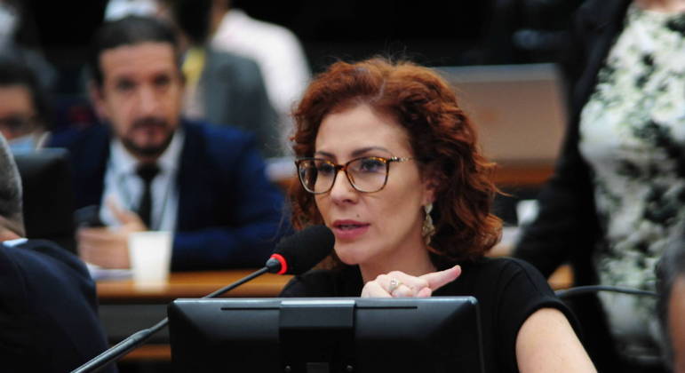 Carla Zambelli (PL-SP) reconhece derrota de Bolsonaro e diz que será 'maior oposição' a Lula