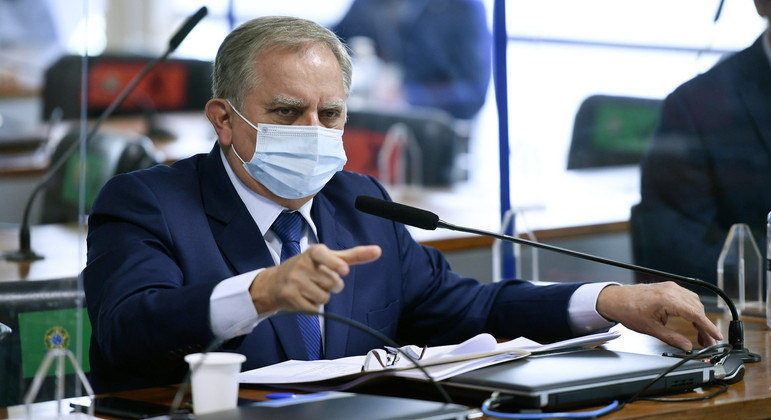 Senador Izalci Lucas (PSDB-DF) durante na CPI da Pandemia no Senado