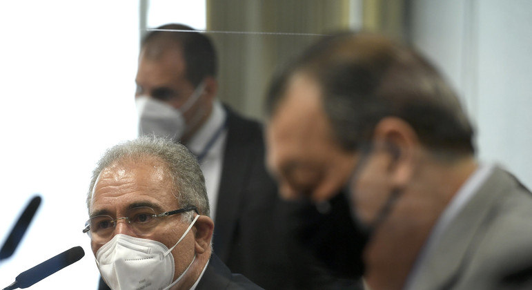 Ministro da Sáude, Marcelo Queiroga, em depoimento à CPI da Covid, ao lado do presidente  Omar Aziz