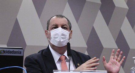 Presidente da CPI, Omar Aziz se irritou com a demora na apresentação do contrato com a Precisa Medicamentos