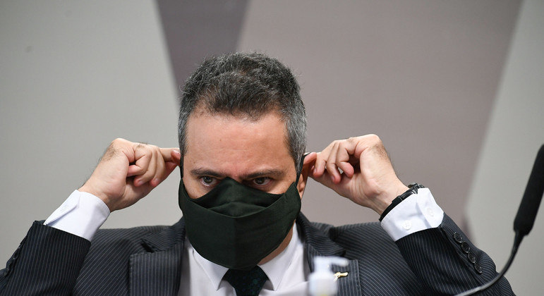 Elcio Franco foi apontado como o responsável por decisão final na compra de vacinas
