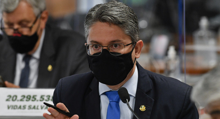 Senador é crítico da federação com o PSDB e estava descontente com Roberto Freire no comando do partido
