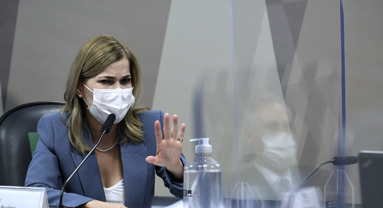 A secretária de Gestão do Trabalho e da Educação na Saúde do Ministério da Saúde, Mayra Pinheiro na CPI