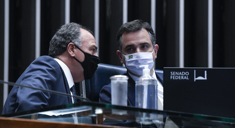Senador Fernando Bezerra (MDB-PE) e o presidente do Senado, Rodrigo Pacheco (PSD-MG)