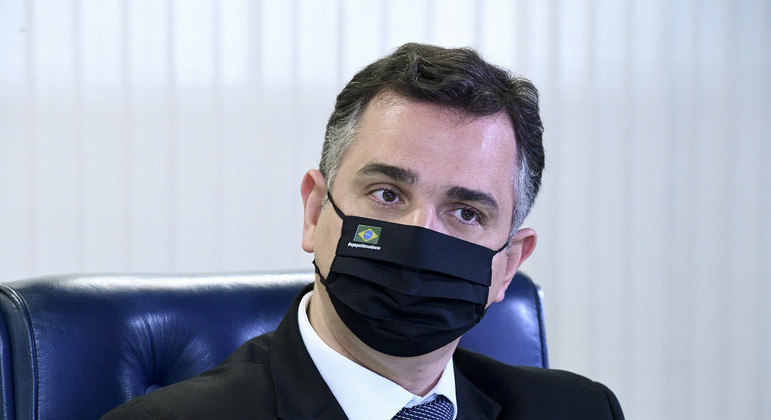 Pacheco durante sessão na sala de controle da Secretaria de Tecnologia da Informação