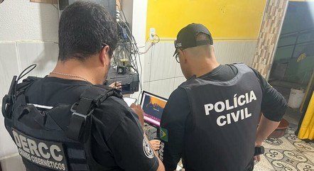 Agentes durante operação em cidades de Goiás