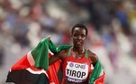 Agnes Jebet TiropA Federação Queniana de Atletismo confirmou em 13 de outubro a morte de Agnes Jebet Tirop, a quarta colocada dos 5.000 m na Olimpíada de Tóquio e recordista mundial nos 10.000 m. A atleta foi encontrada morta, em casa, com sinais de facadas. As investigações ainda apontam o marido como o principal suspeito do assassinato