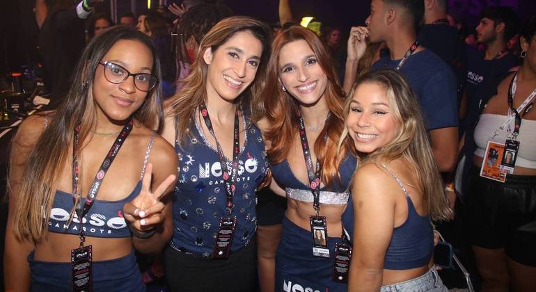Rebeca Andrade, Daniele Hypolito, Jade Barbosa e Flavia Saraiva no camarote do carnaval do Rio