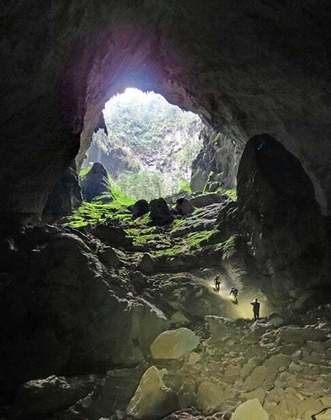 Agora, conheça algumas das maiores cavernas do mundo. Não há uma lista universalmente aceita. De acordo com o Guinness Book, o livro oficial dos recordes, a maior é Hang Son Doong, no Vietnã. Ela tem 