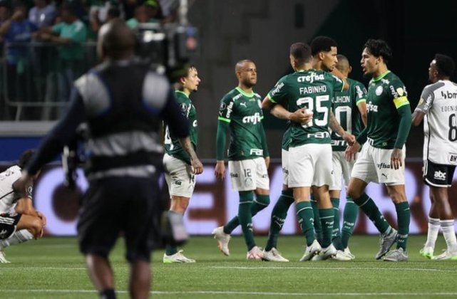 AGOSTO: Em dois jogos disputadíssimos, Palmeiras elimina o Atlético-MG pela terceira vez seguida em um mata-mata de Libertadores e avança para as quartas de final do torneio continental. O Verdão se classificou após vencer em Belo Horizonte (1 a 0) e empatar no Allianz (0 a 0).