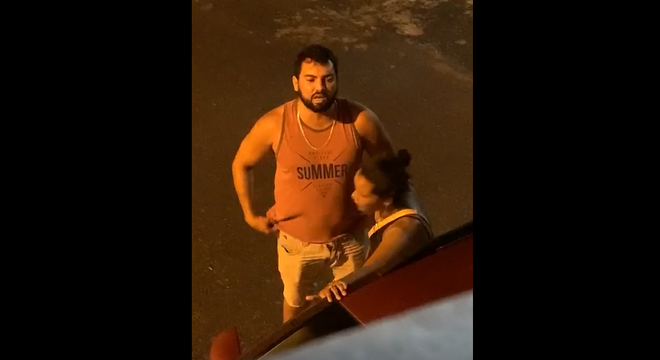 Homem é filmado agredindo companheira com mais de 10 socos no rosto