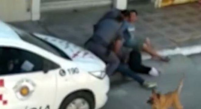 PM pisa e arrasta mulher durante abordagem policial em Parelheiros (SP)