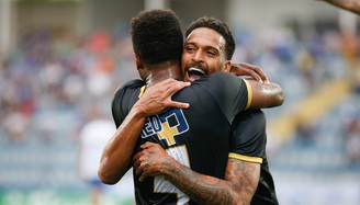 Água Santa bate Santo André com dois de Bruno Mezenga (Ale Vianna/Ag.Paulistão )