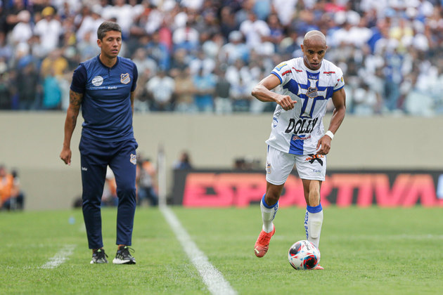 Reginaldo - o lateral-direito também foi emprestado com opção de compra e vai para o Juventude