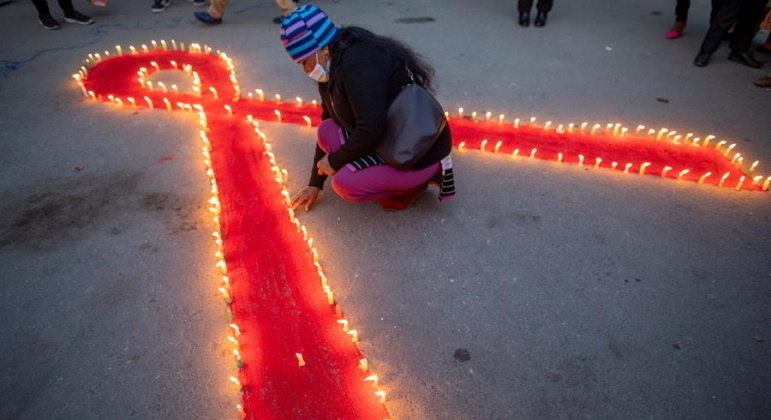 No Dia Mundial de Combate à Aids especialistas se preocupam com controle da doença na pandemia 