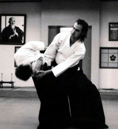 Ainda adolescente, ele viveu no Japão porque queria aprender artes marciais. E demonstrou grande aptidão. Tornou-se mestre em aikido. E após se formar na modalidade, foi um dos maiores divulgadores da luta no Ocidente. 