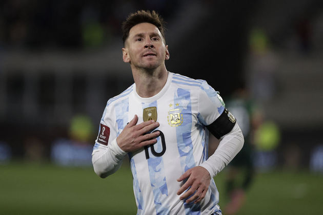 Ainda cutucando Messi, o Capetinha afirmou que o argentino trocaria todos os títulos que conquistou pela sua Copa do Mundo (2002).