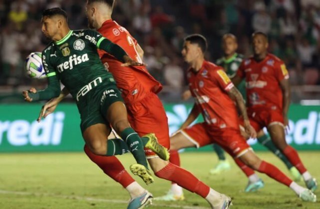 Ainda em abril, o Palmeiras iniciou sua caminhada na Copa do Brasil. O Verdão entrou na terceira fase e encarou a Tombense. O Alviverde avançou após ganhar de 4 a 2 no Allianz e empatar em 1 a 1, em Minas Gerais.