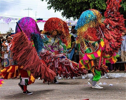 Ainda em Pernambuco, outro ritmo brasileiro característico do Carnaval é o Maracatu. 