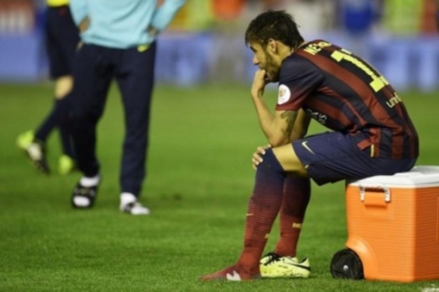 Ainda na temporada 2013/2014 e na Copa do Rei, desta vez contra o Real Madrid, Neymar sofreu um edema no quarto metatarsiano do seu pé esquerdo. O jogador ficou 25 dias fora, perdendo quatro jogos pelo Barcelona.