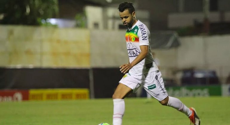 Airton (Lateral-esquerdo - Brusque): Sete assistências na Série B.