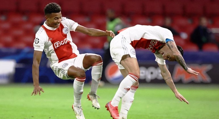 A festa do Ajax pelos 100% de aproveitamento