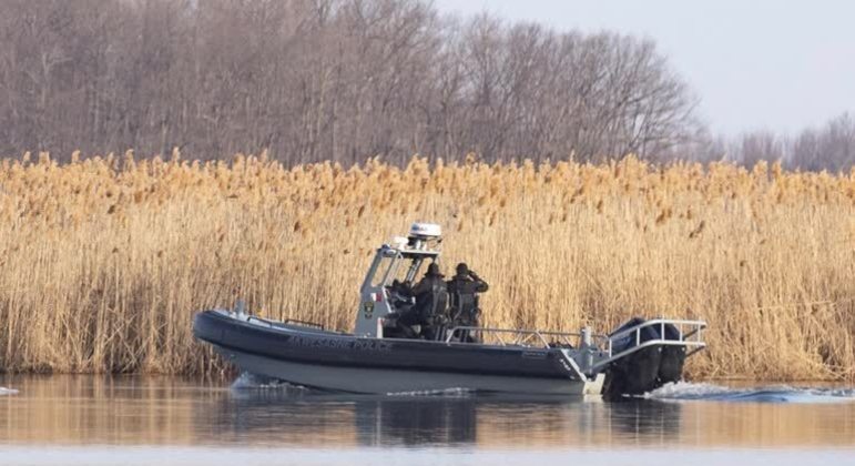 Corpos foram encontrados próximo a um barco em uma área de pântano do Canadá