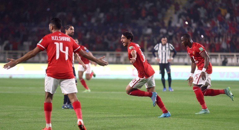Hany, lateral-direito, comemora o gol da vitória e da classificação do Al-Ahly (EGI) no Mundial