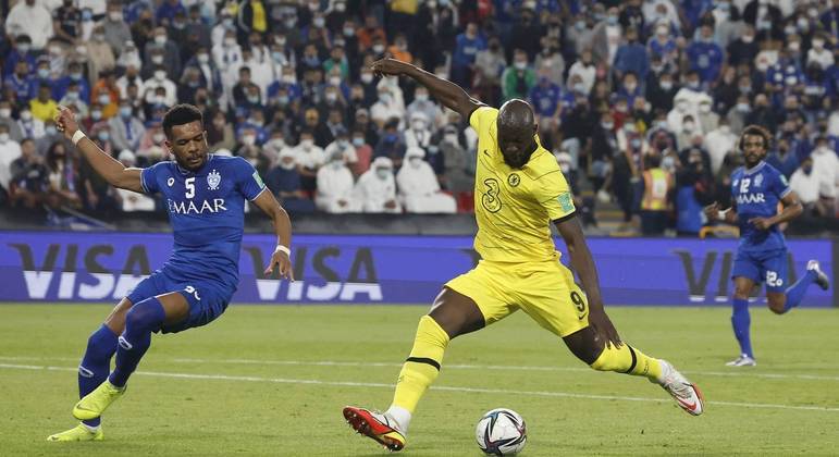 Lukaku deu trabalho para a defesa do Al Hilal e fez o gol da vitória do Chelsea
