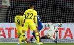 Depois de tanto pressionar, Lukaku marcou o primeiro gol da partida, após falha da zaga do Al-Hilal. 1 a 0 no placar