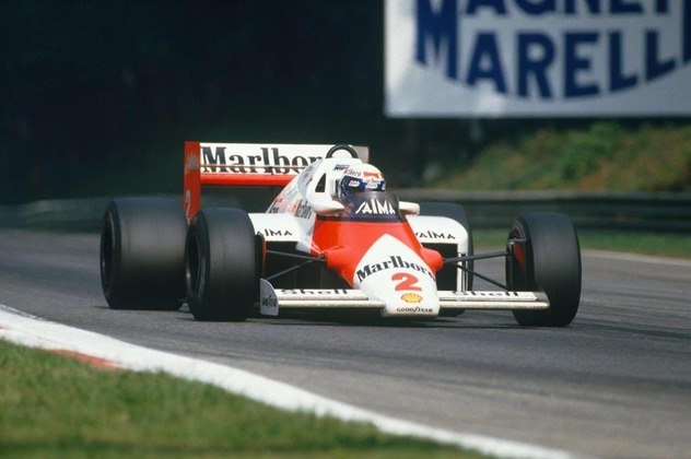 Alain ProstO bicampeonato aconteceu de forma consecutiva, em 1986. Em 1989, Prost conquistou o tricampeonato e, em 1993, o tetracampeonato pela Williams, quando encerrou sua carreira
