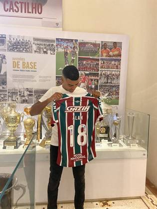 Alan (Fluminense)Atacante que estava no futebol chinês teve seu retorno confirmado ao Tricolor Carioca após rescindir contrato com o Guangzhou Evergrande-CHN