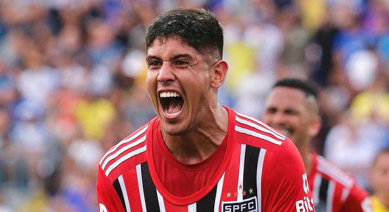 Alan Franco comemora gol pelo São Paulo