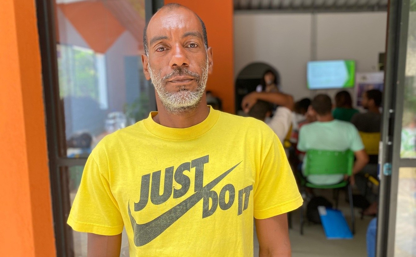 Alan Plácido sonha em comprar instrumentos para ser pedreiro (Pablo Nascimento / R7)