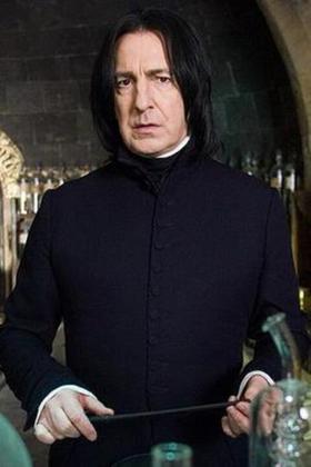 Alan Rickman (Severus Snape) - Peixes  (21 de fevereiro/1946) - Morreu em 2016