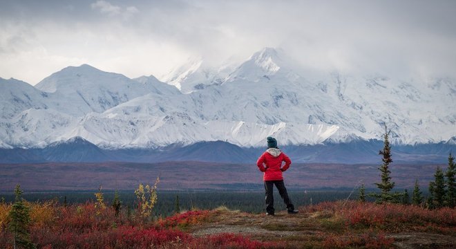 Ap&oacute;s 65 dias no crep&uacute;sculo, o povo de Utqia?vik pode desfrutar de 80 dias sem p&ocirc;r do sol, quando come&ccedil;ar o ver&atilde;o