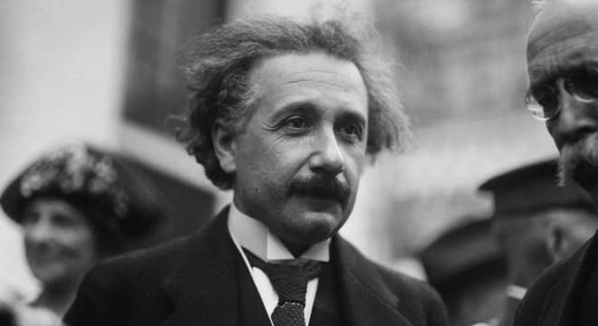 A Teoria da Relatividade Geral de Einstein explica da origem do universo à órbita dos planetas e os buracos negros