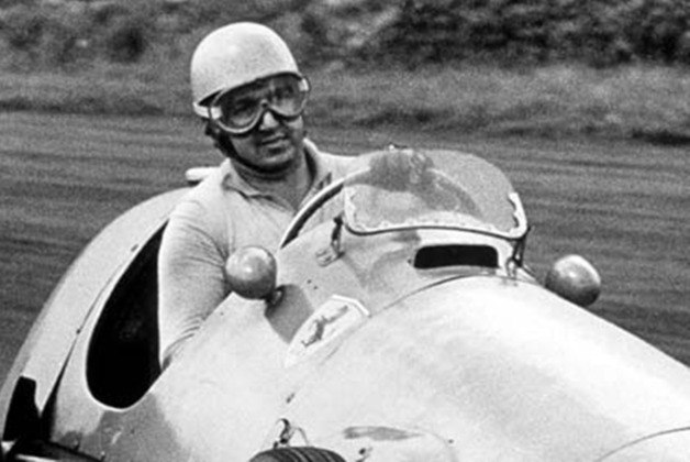 Alberto AscariO piloto italiano correu na Fórmula 1 entre 1950 e 1955, quando faleceu. O primeiro título foi conquistado em 1952, após a Ferrari de Ascari dominar o campeonato e vencer em quase todos os circuitos