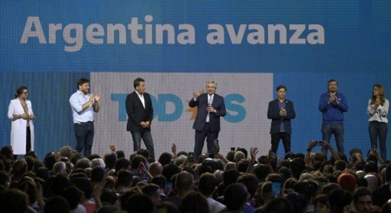 Presidente argentino Alberto Fernández discursa para apoiadores da coalizão
 Frente de Todos