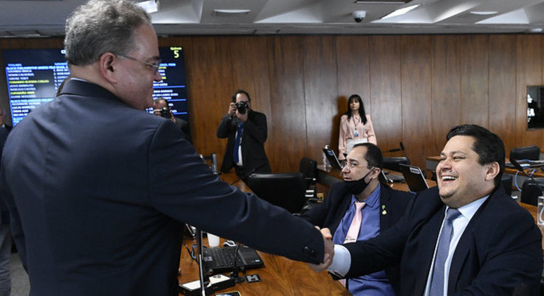 Relator da Tributária, Roberto Rocha, e presidente da CCJ, Davi Alcolumbre