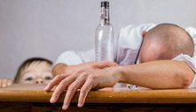 Veja 7 sinais de que você está exagerando na bebida alcoólica 