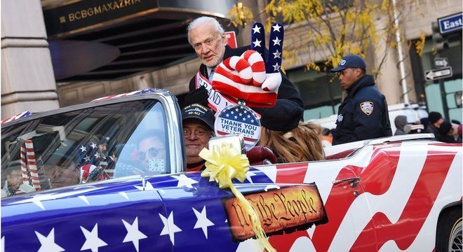 Aldrin coleciona homenagens e tem, junto com os outros integrantes da Apollo 11, uma estrela na Calçada da Fama em Hollywood